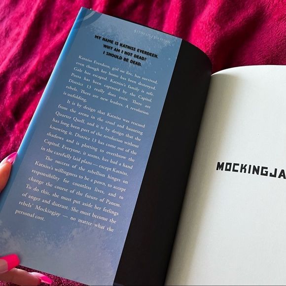 Bookβbundle! One ofΒ us is lying & mockingjay - Picture 8 of 11